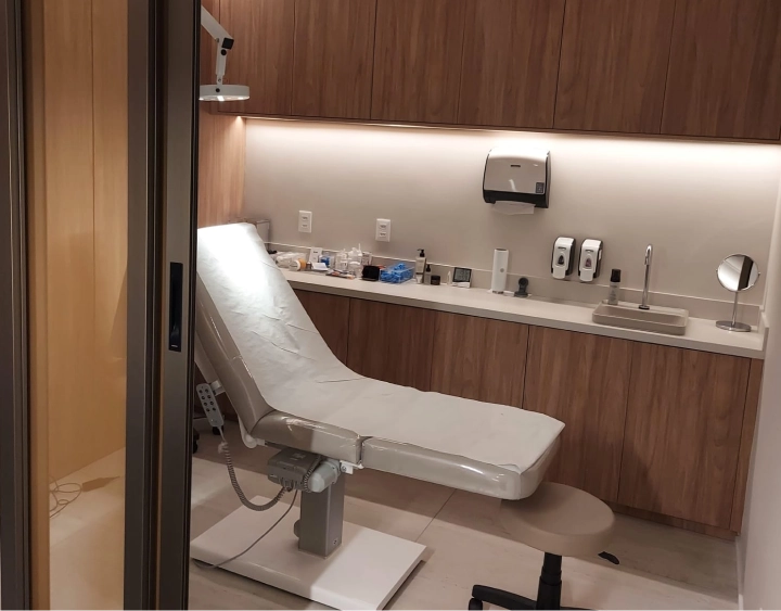 Dr. Cesar Cuono clinica 2